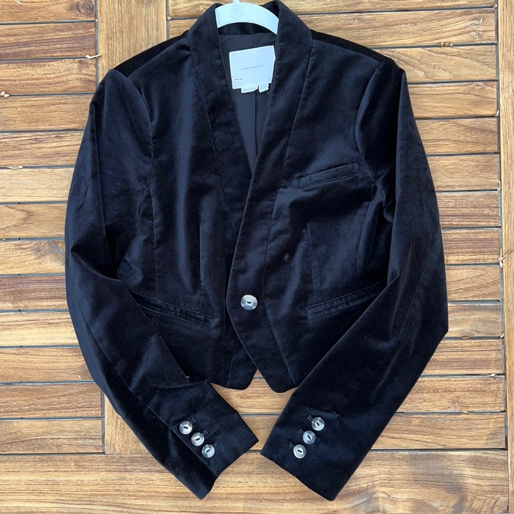 Anthropologie Velvet Tuxedo Jacket EUC size 6 EUC